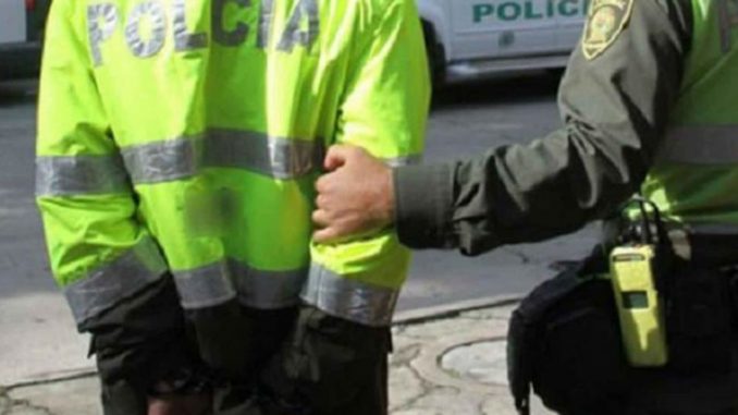 Le dieron casa por cárcel a 5 policías de Medellín acusados de corrupción Le dieron casa por cárcel a 5 policías de Medellín acusados de corrupción