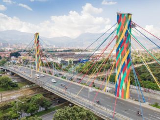 ¿Sabe qué significa la nueva intervención artística en el Puente de la 4 Sur? 1 Puente de la 4 Sur