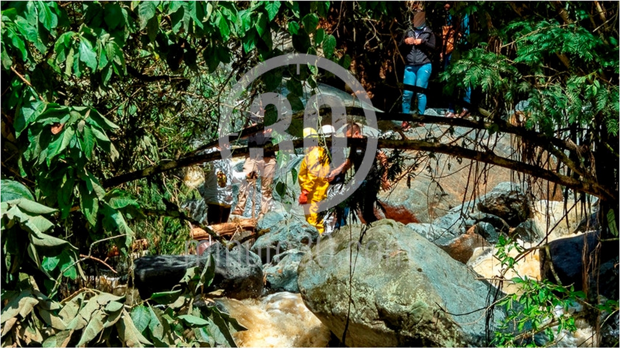 EN FOTOS: Así rescataron el cuerpo del hombre en la quebrada La Corcovada de Robledo 1 Robledo