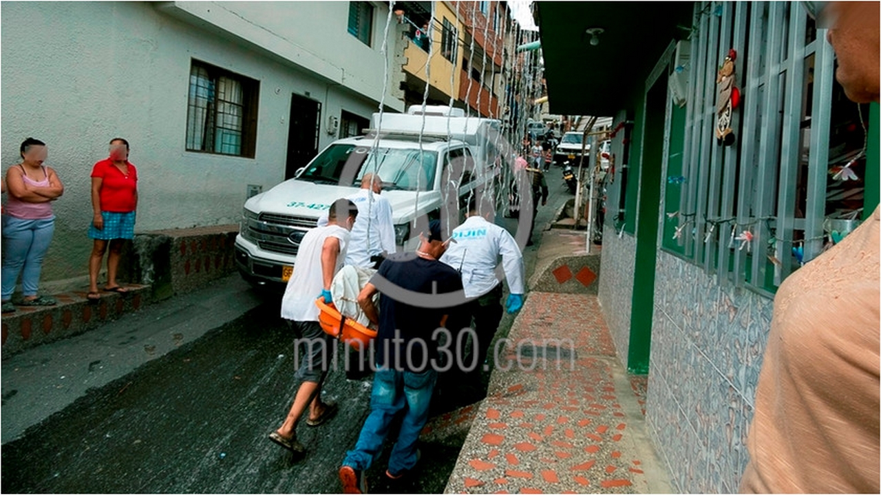EN FOTOS: Así rescataron el cuerpo del hombre en la quebrada La Corcovada de Robledo 7 Robledo