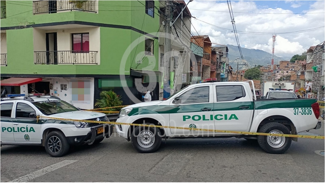 EN FOTOS: Mataron a un hombre en el barrio Santa Cruz de Medellín, lo acusan de ser un "violador de niñas" 2 Santa Cruz