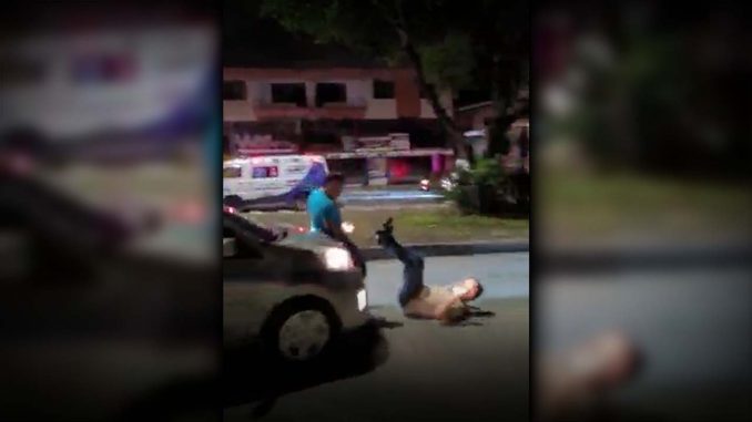Video ¡Qué agresividad! En medio de los festejos en Cali, alguien atropelló a dos hombres que estaban peleando Cali