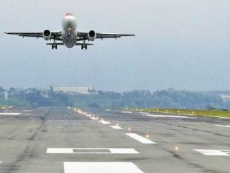 Hombre saltó desde avión a pista de aterrizaje 1 avion archivo