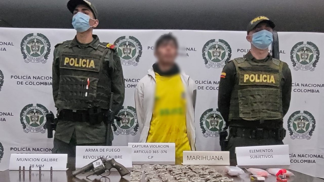Lo cogieron en Támesis con un revólver y marihuana