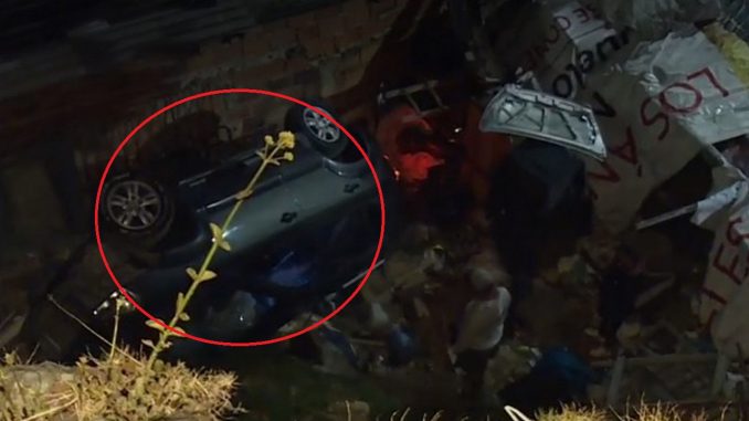 Conductor que estaría borracho se fue a un barranco Conductor que estaría borracho se fue a un barranco