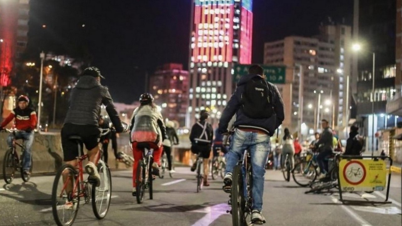 Cierres viales por la Ciclovía Nocturna de hoy en Bogotá