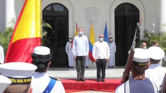 El presidente de Colombia, Iván Duque, y el rey de España Felipe VI, durante la recepción hoy en Barranquilla, (Colombia). EFE/José Jiménez/Casa Real rey Felipe VI