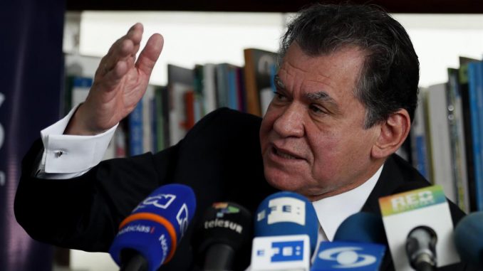 Fotografía de archivo en la que se registró al director de la Fundación Paz y Reconciliación, León Valencia, en Bogotá (Colombia). EFE/Mauricio Dueñas violencia electoral