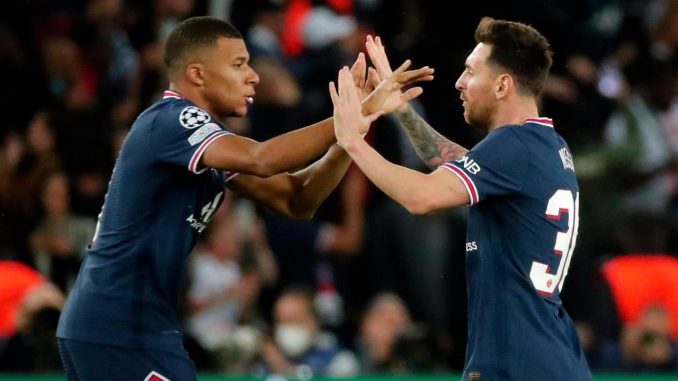 El argentino Leo Messi y el francés Kylian Mbappe, en un partido del PSG. EFE/EPA/Christophe Petit Tesso/Archivo Messi