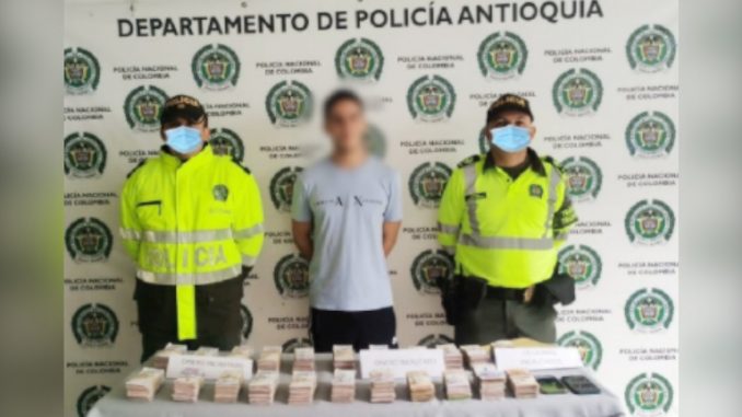 ¿Mucho Photoshop? A la Policía de Antioquia le sacan memes por esta fotografia ¿Mucho Photoshop? A la Policía de Antioquia le sacan memes por esta fotografía