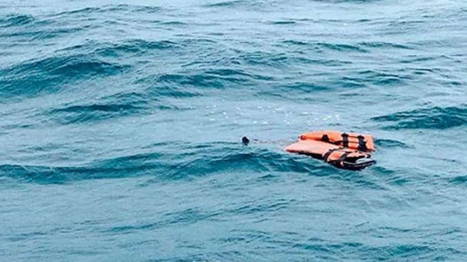 naugragio muertos personas mar barco