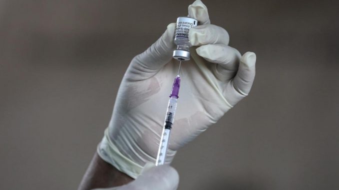 La vacuna Pfizer- BioNTech, en una fotografía de archivo. EFE/Chamila Karunarathne Pfizer