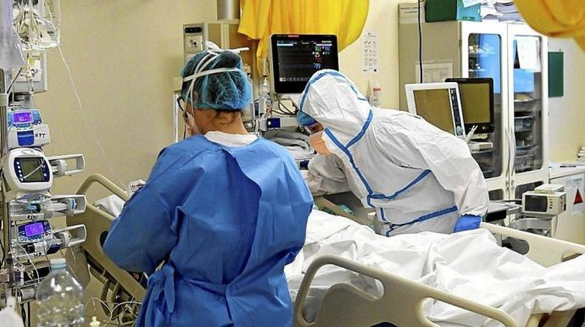 Antioquia cierra este viernes con 30 fallecidos por covid-19, casi la mitad en Medellín 1 UCI cuidados intensivos camas medicos coronavirus paciente