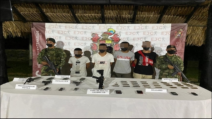 VIDEOS: Ejército capturó en flagrancia a 4 integrantes del 'Clan del Golfo' en Tarazá, Antioquia 1 capturados clan golfo