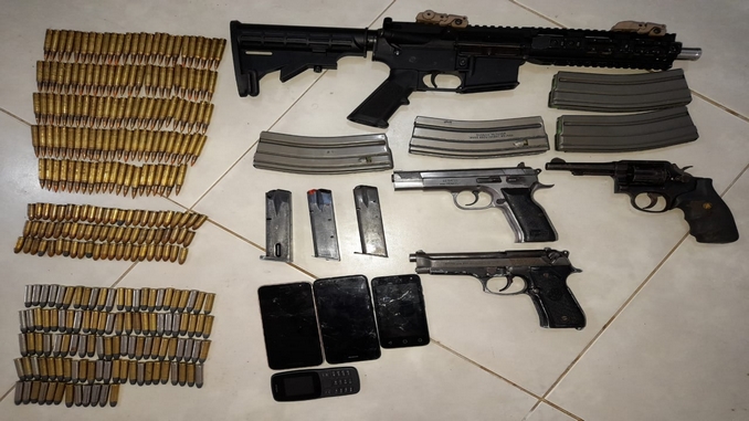 VIDEOS: Ejército capturó en flagrancia a 4 integrantes del 'Clan del Golfo' en Tarazá, Antioquia 2 clan golfo