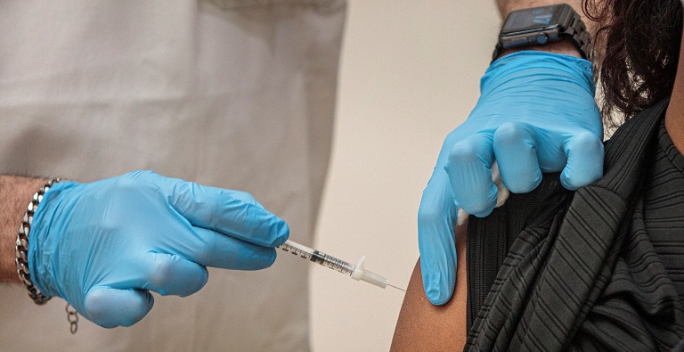 Las 50.000 vacunas de Pfizer que llegan este lunes son las primeras de 1.650.000 dosis que se esperan 1 Las 50.000 vacunas de Pfizer que llegan este lunes son las primeras de 1.650.000 dosis que se esperan