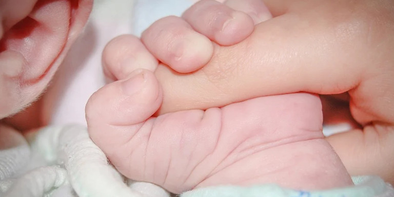 Venezolana habría vendido a su hija de cuatro días de nacida por un millón de pesos 1 Venezolana habría vendido a su hija de cuatro días de nacida por un millón de pesos