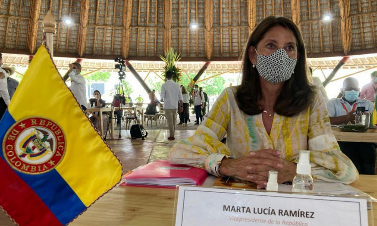 Senador propone que el reemplazo de la Vicepresidenta sea alguien de la oposición del Gobierno actual 1 Senador propone que el reemplazo de la Viceministra