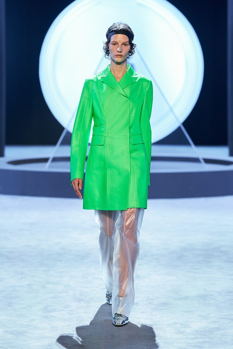 Giorgio Armani apuesta por vestir de noche durante el día en la pasarela de Milán 2 coleccion de Ferragamo 1