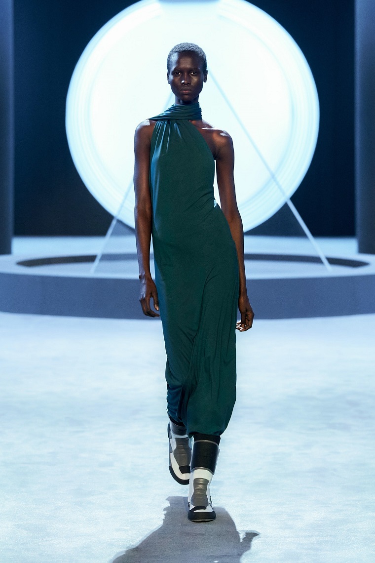 Giorgio Armani apuesta por vestir de noche durante el día en la pasarela de Milán 3 Armani apuesta por vestir de noche durante el día en la pasarela de Milán