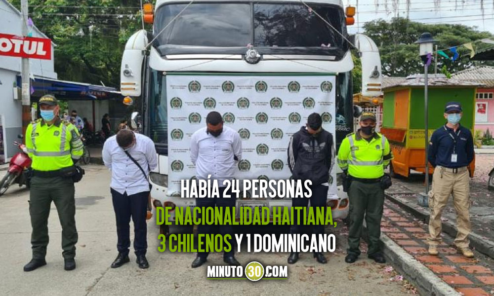 EN VIDEO: Procesados por tráfico de migrantes tres sujetos que llevaban 28 extranjeros en un bus 1 tráfico de migrantes