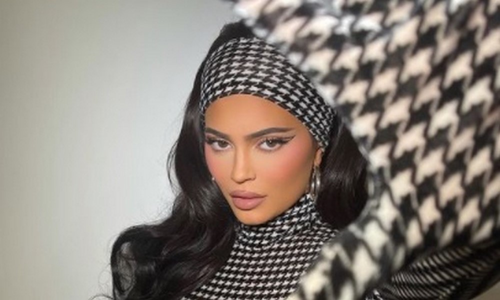 ¿Muy 'tacaña'? Lluvia de críticas a Kylie Jenner por pedir donaciones para tratamiento de exmaquillador, ella donó pero... 1 Lluvia de críticas a Kylie Jenner