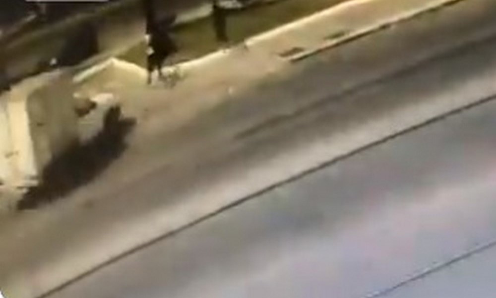 VIDEO. Atropelló brutalmente a tres ladrones que le acababan de robar y terminó arrestado 1 atropellados