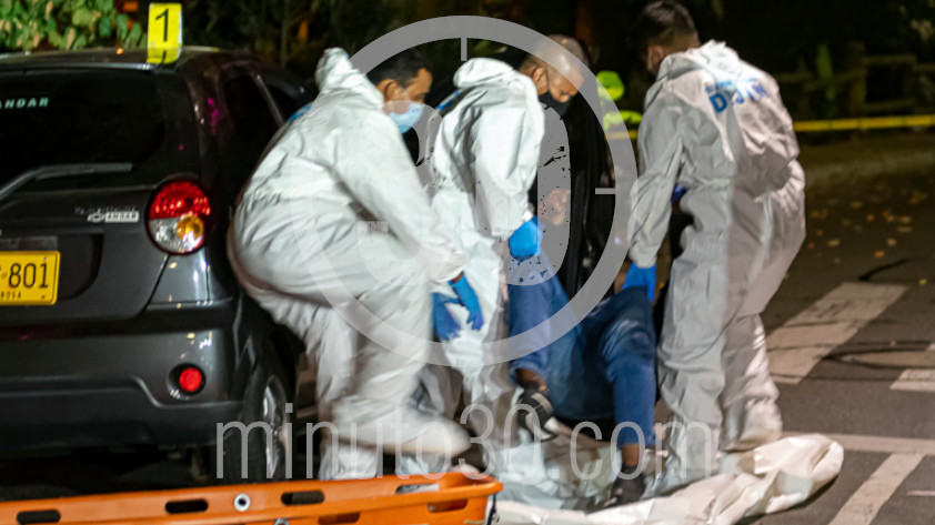 FOTOS: En La América fue encontrado el cuerpo de un hombre con varias heridas de arma de fuego dentro de un carro 34 10