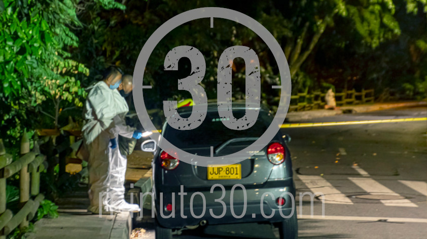 FOTOS: En La América fue encontrado el cuerpo de un hombre con varias heridas de arma de fuego dentro de un carro 26 2 9