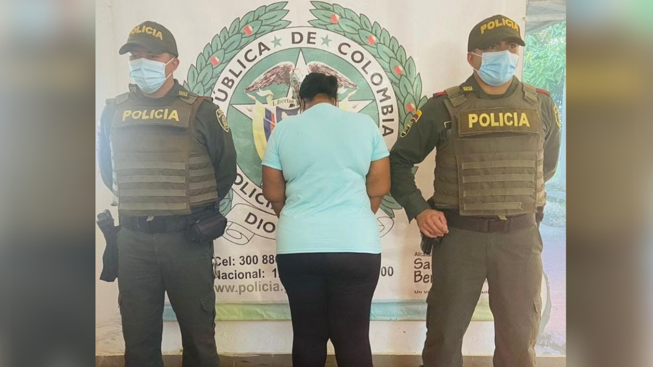 Descubrieron a mujer pegándole al marido