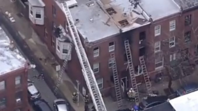Al menos 12 fallecidos, incluidos 8 menores, tras incendio en un edificio en Filadelfia