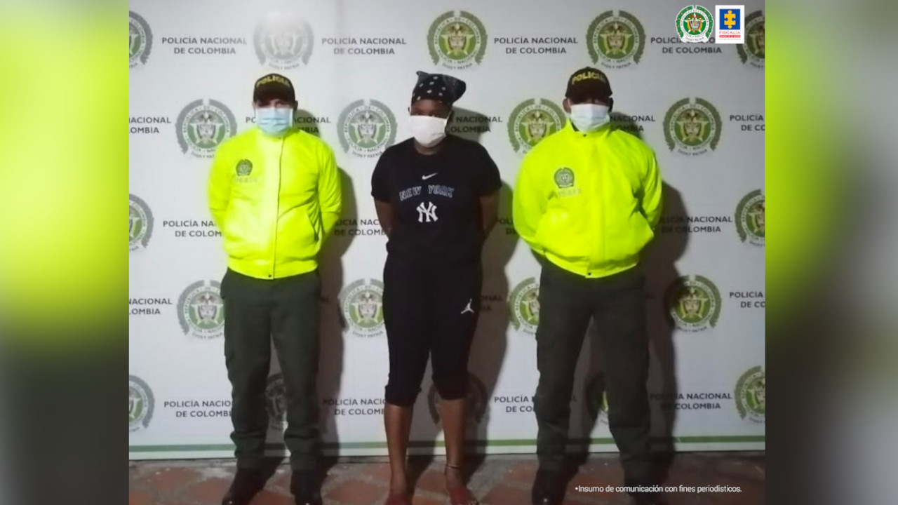 ¡Qué 'biblia'! Mujer estafaba a porfesores en Antioquia y Chocó prometiendoles empleo a cambio de dinero