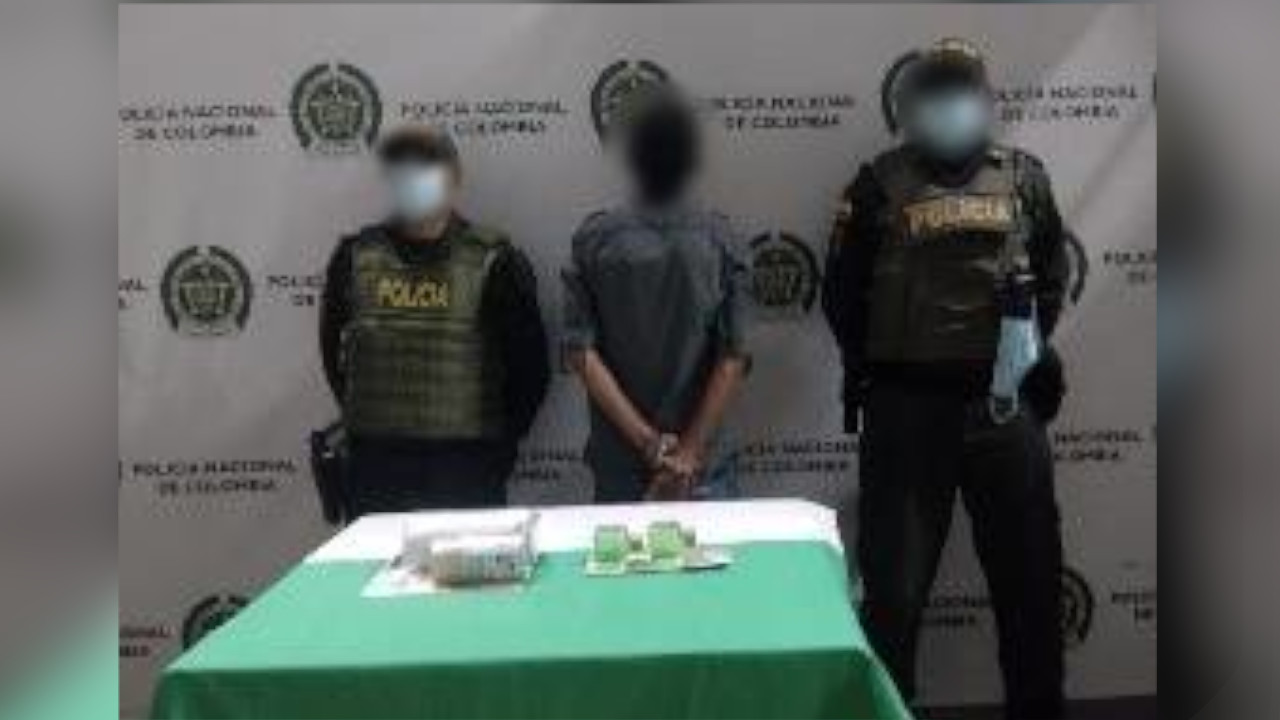 Lo capturaron minutos despues de robar varios ambientadores en una tienda