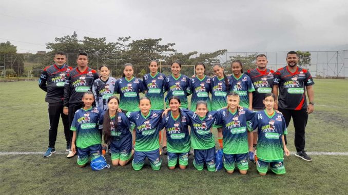 El fútbol femenino también conquista miradas en la Cancha Marte 1 El fútbol femenino también conquista miradas en la Cancha Marte 1