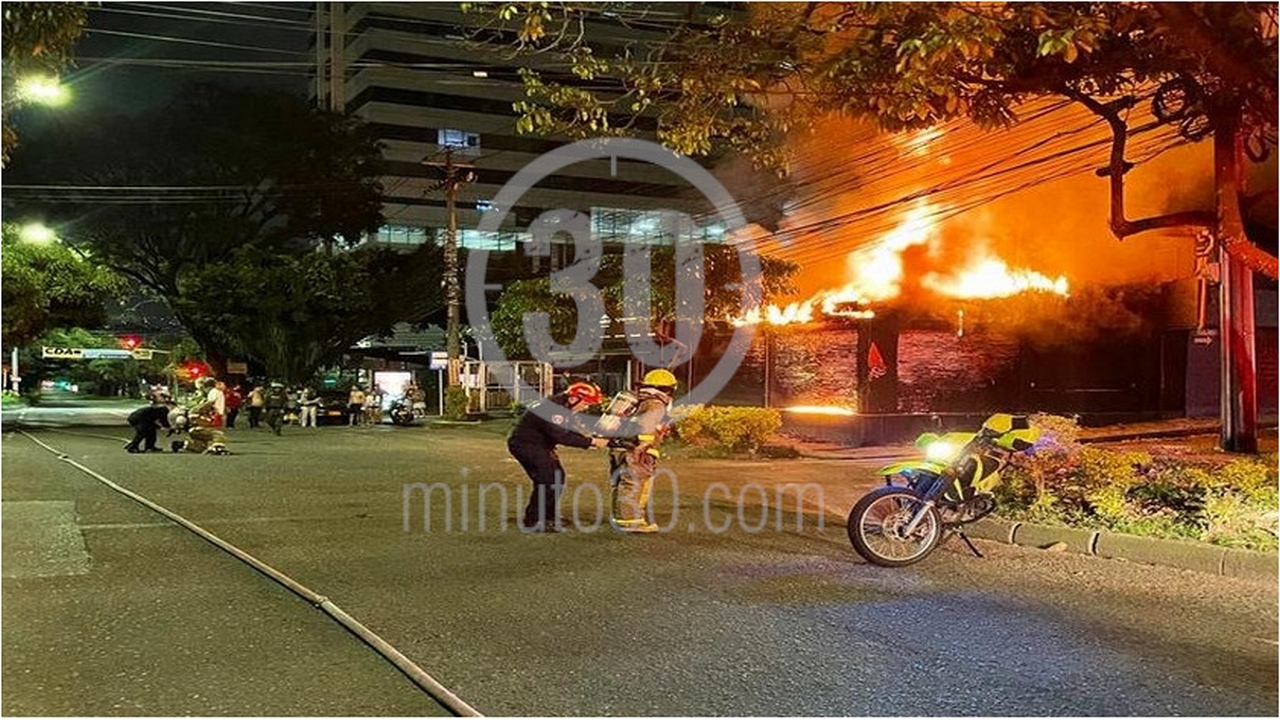 EN FOTOS: Se incendió un almacén de motos en Envigado, las pérdidas son millonarias 6 Envigado
