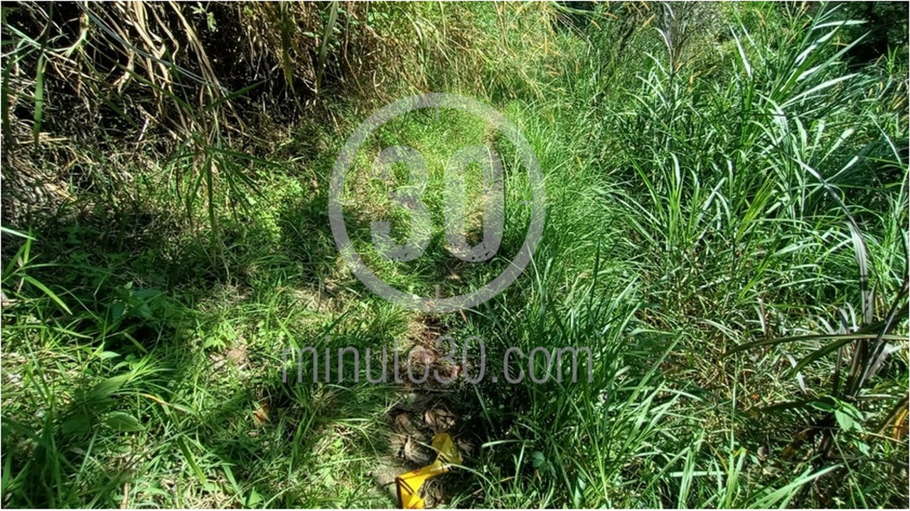 EN VIDEO Y FOTOS: Semidesnudo y boca abajo, así hallaron un cuerpo en Robledo 3 Robledo