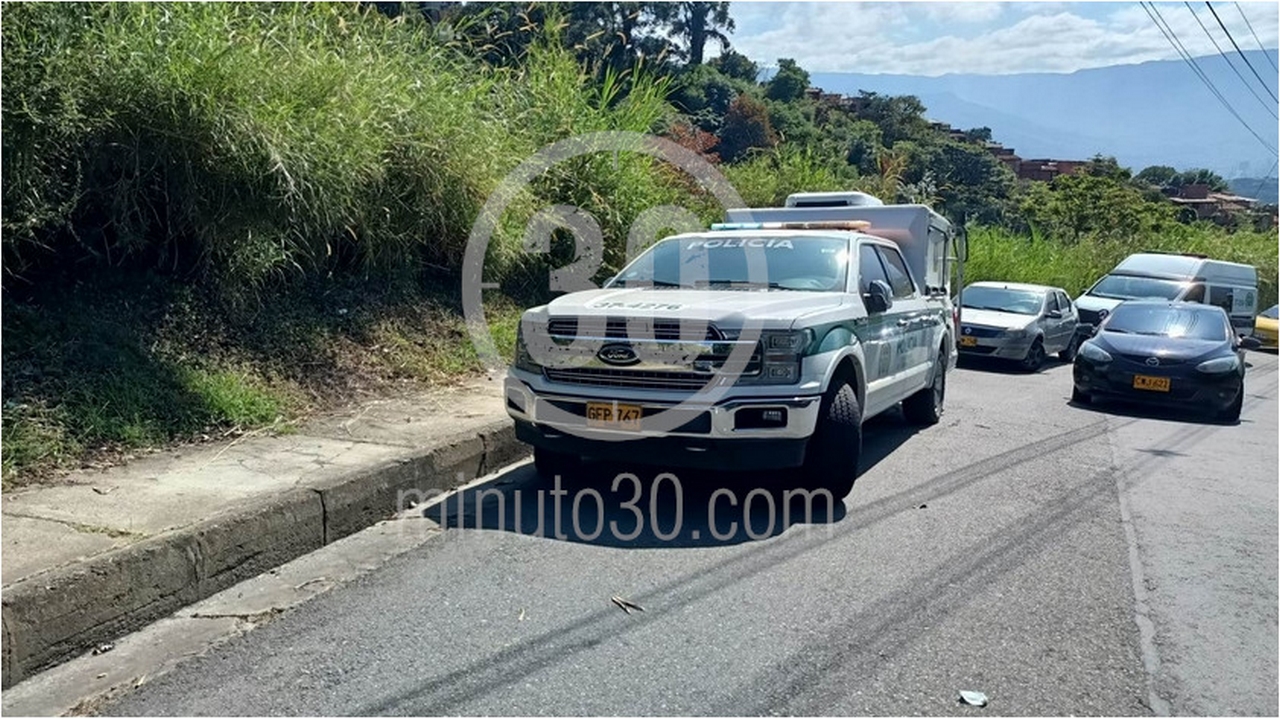 EN VIDEO Y FOTOS: Semidesnudo y boca abajo, así hallaron un cuerpo en Robledo 5 Robledo