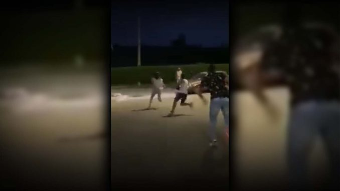 Video ¡Qué pelado más loco! Joven con cuchillo, diciendo ser 'Terminator', atacó a una familia entera en Quindío joven
