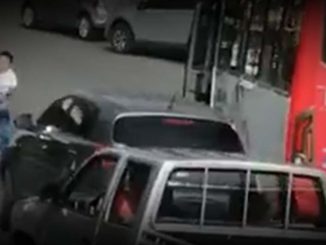 Video: ¡Se dieron los puños! Busero y taxista se fueron a los golpes, tras chocarse en plena Calle Colombia 1 Calle Colombia