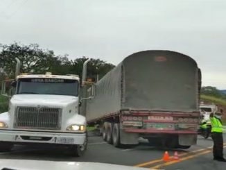 VIDEO: Se registró un choque de dos mulas en Caldas 1 accidente