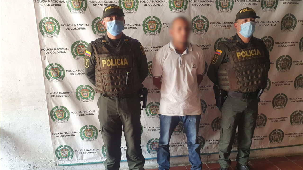 Capturaron a un hombre luego de pedirle los antecedentes en la calle