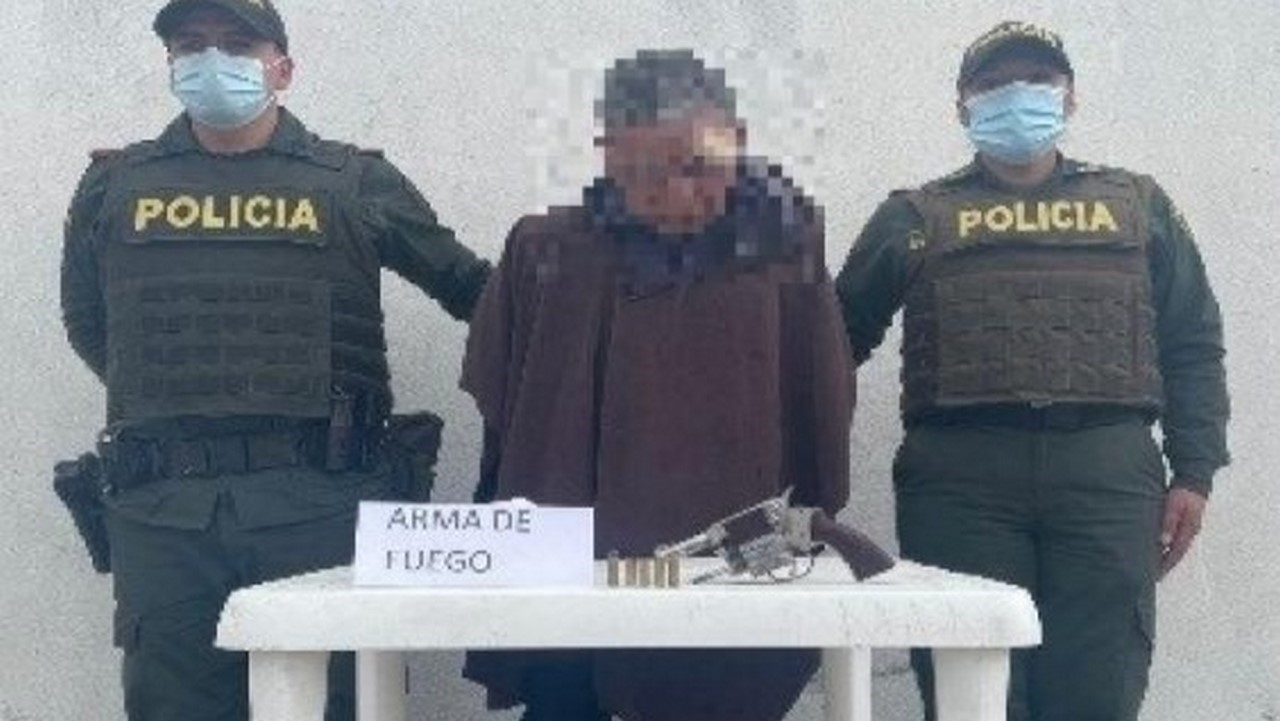 Lo cogieron con un revólver en la pretina del pantalón