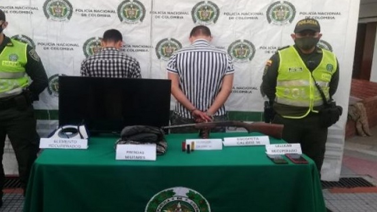 Cogieron a estos dos que habrían robado en una finca