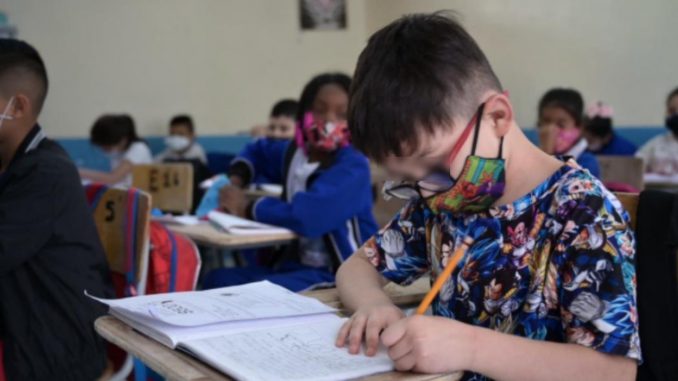 colegios bogota presencial aulas estudiantes