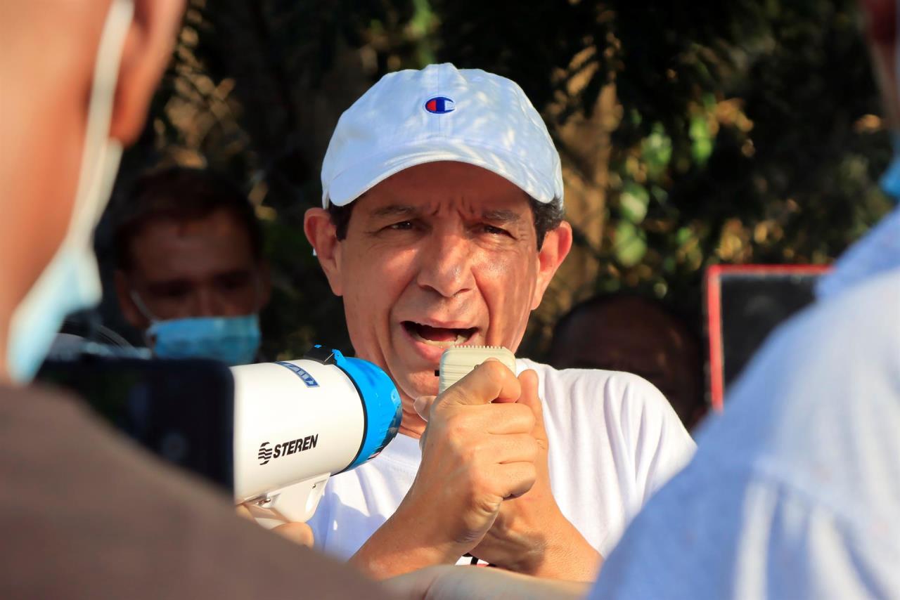 FOTOS: Ganaderos colombianos protestan por la importación de leche en polvo de EE.UU. 3 lecheros colombia2