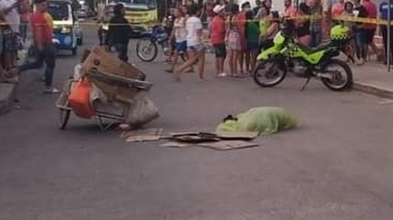 Bus atropelló a un reciclador y lo mató en plena vía pública