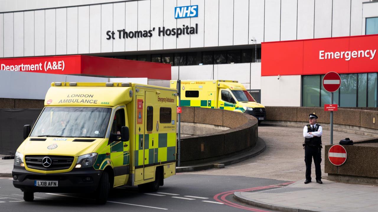 implante chip bionico ojo anciana