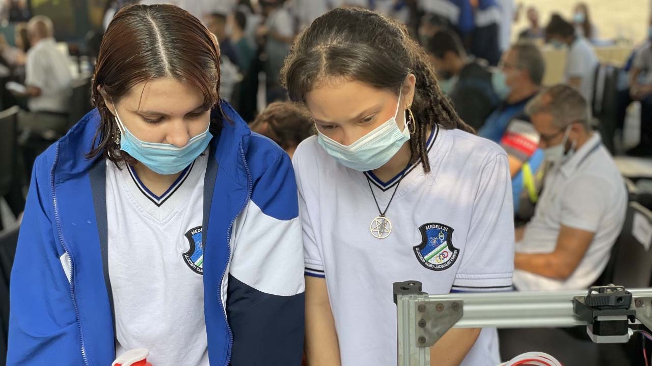 Medellín-estudiantes-capacitación