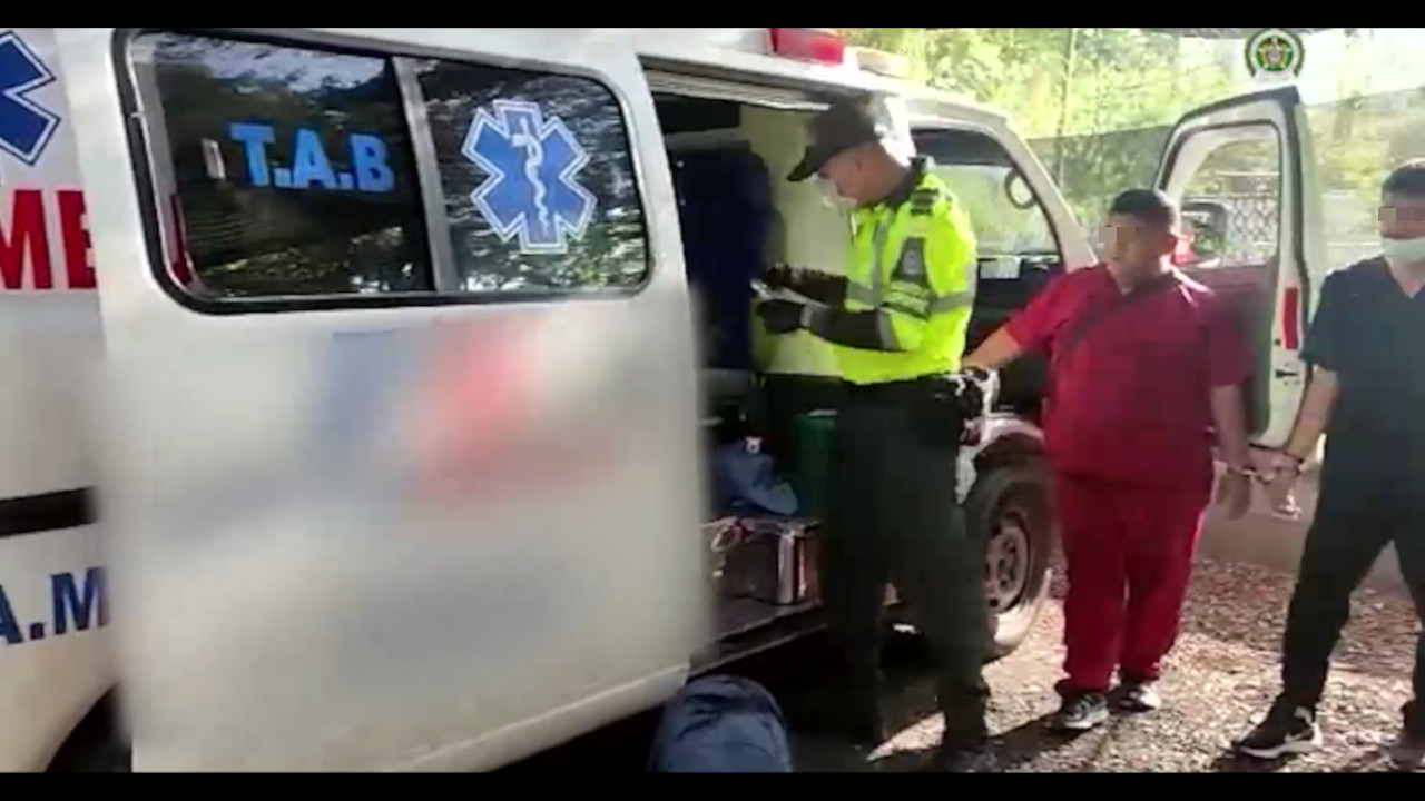 [Video] Decían que llevaban un paciente con Covid pero la ambulancia estaba era repleta de coca