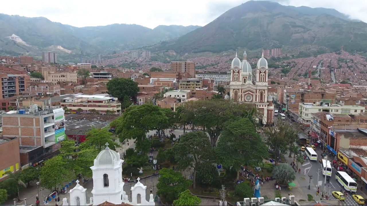 VIDEO. Tres viviendas en pérdida total en Bello tras inundaciones por fuertes lluvias